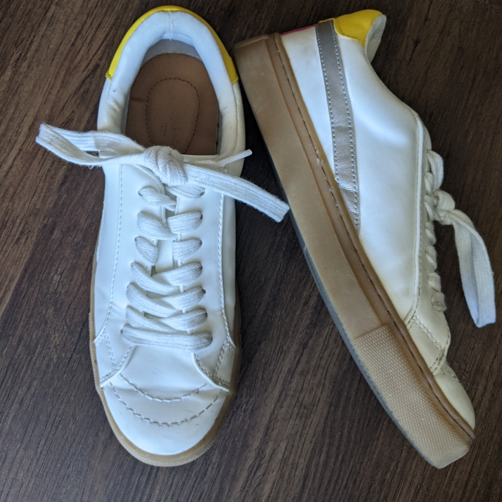 Gently used Universal Thread womens sneakers